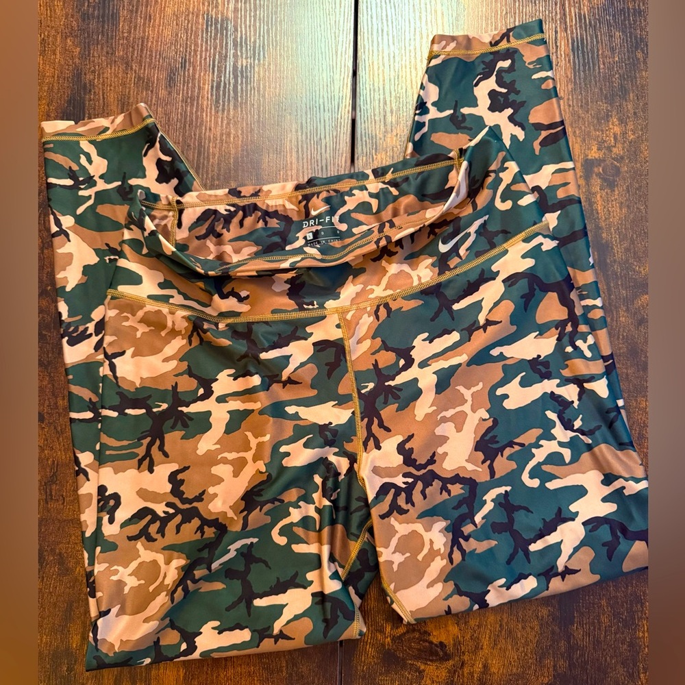 Size Large, mid length, Nike workout pant.